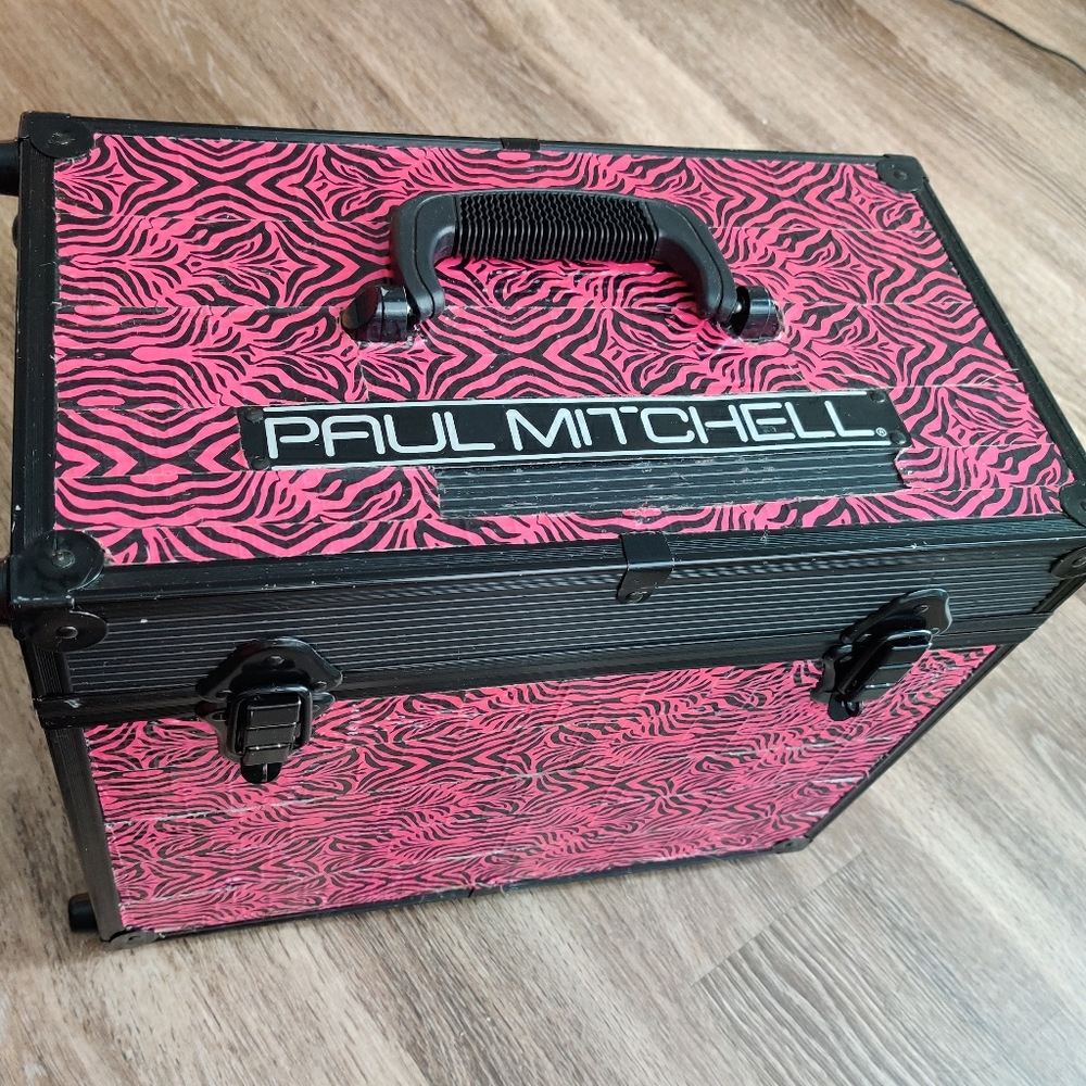 Rolling make-up case